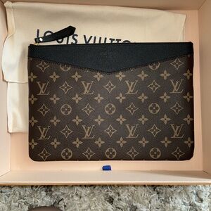Louis Vuitton daily pouch